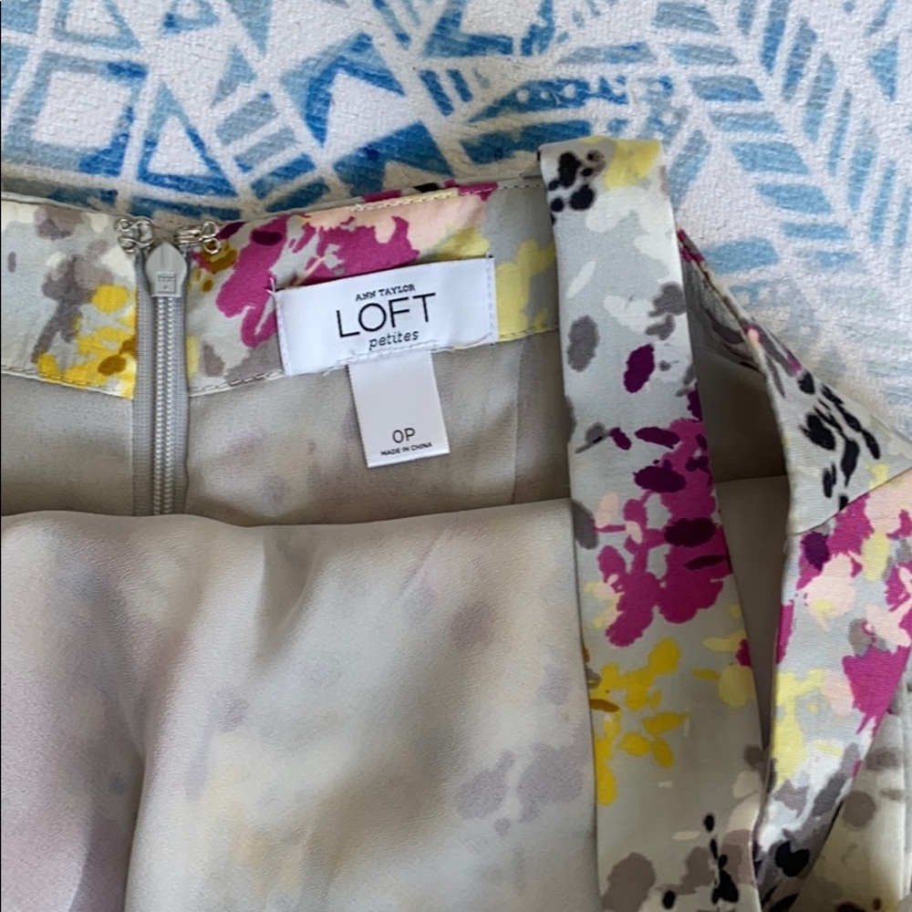 LOFT Gray Floral Dress - Picture 4 of 7
